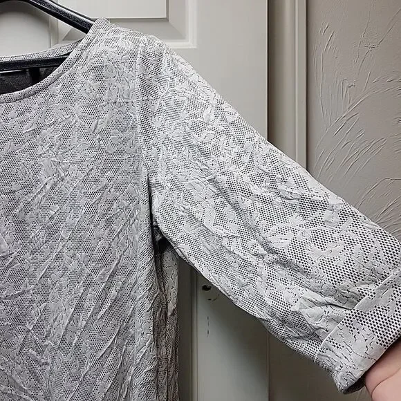 Croft & Barrow Womens Lacy Flower Top Plus Size 2X Stretch Comfortable Classy - Picture 3 of 7